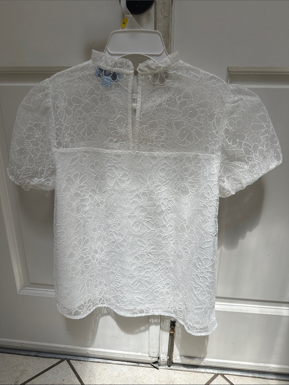 CeCe Women's Short Puff-Sleeve Lace Mock-Neck Blouse - never worn - Picture 2 of 4